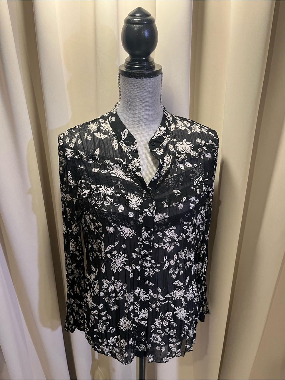 Apt. 9 Black and White Floral Button-Front Blouse